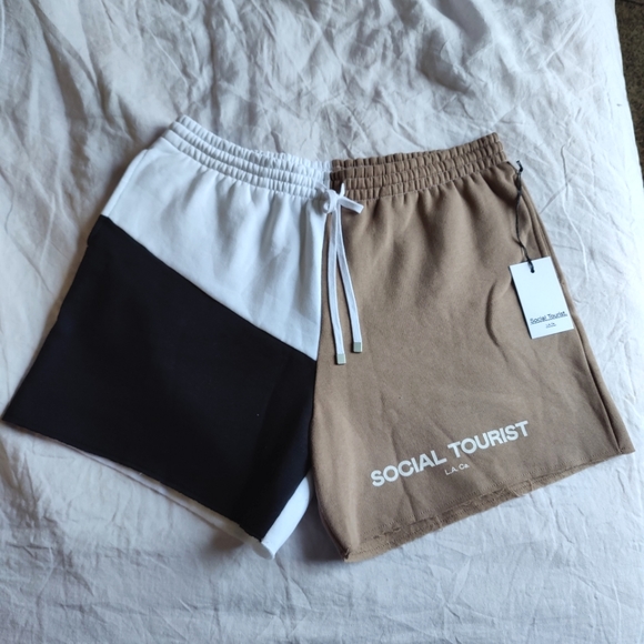 Hollister Social Tourist Shorts - Picture 2 of 6